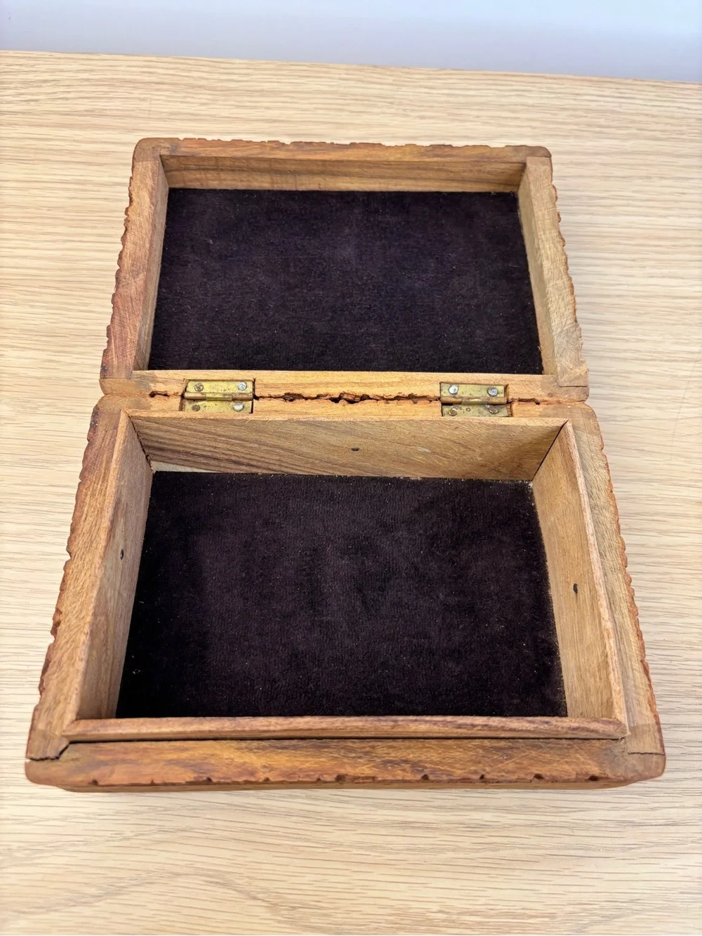 Vintage Hand Carved Wooden Floral Trinket Box‎